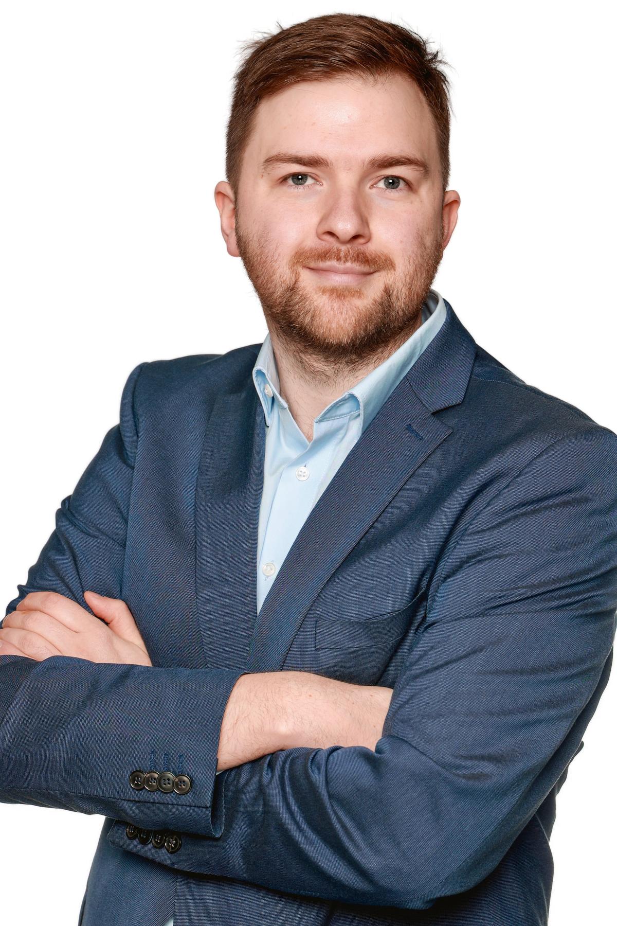 Robin Mai - Professional Headshot